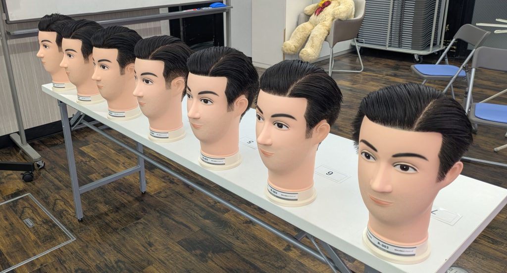 判定試験で使用する理容実習用のモデルウィッグ